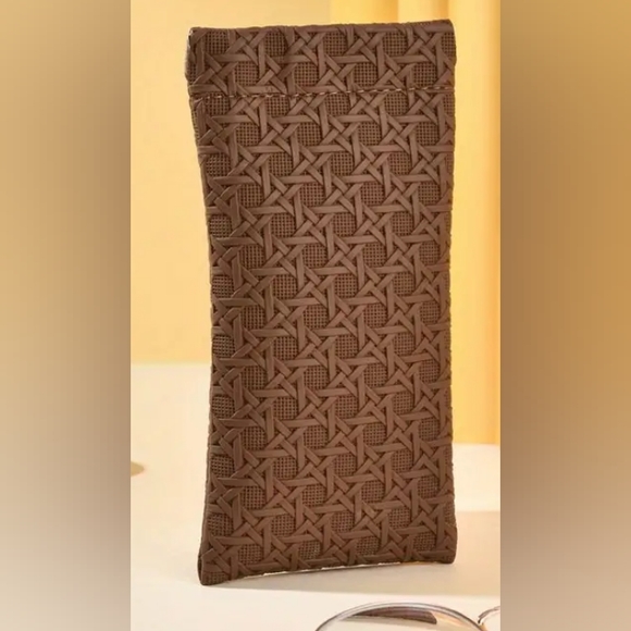 Mens wood grain sun glasses & Matching Case a gray lens with black frames. - Picture 5 of 12